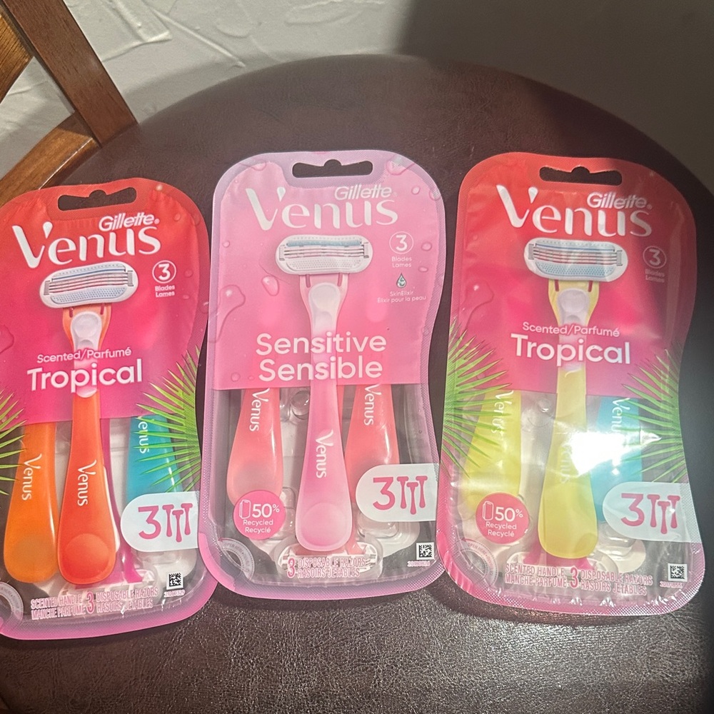 Gillette Venus 3-Blade Disposable Razors - Pink & Tropical